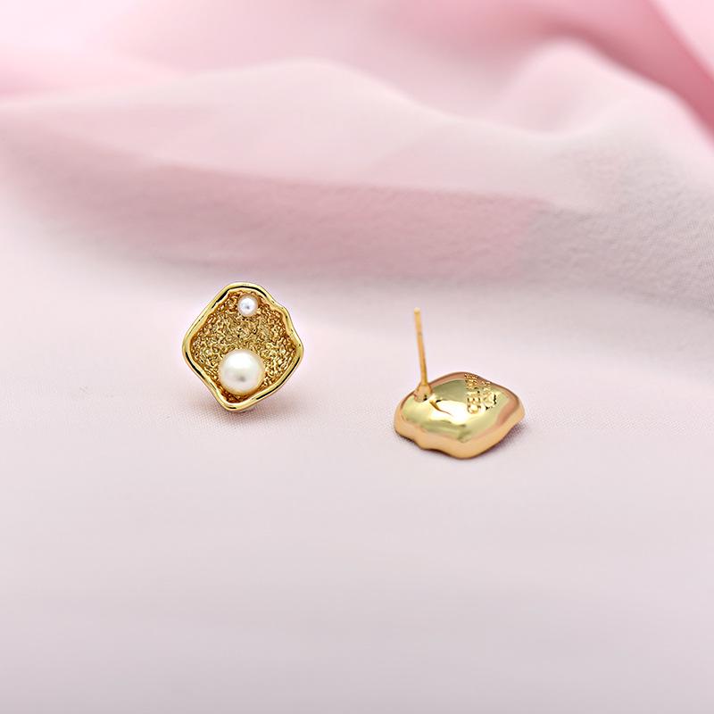 Niche Irregular Pearl Ruffle Earrings: S925 Silver, Textured Frosted Finish, Cool & Gentle Feel