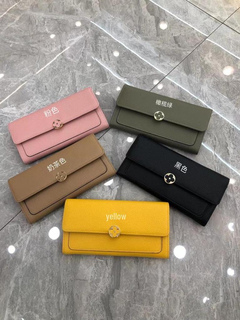 Elegant Ladies Genuine Leather Four-Leaf Clover Clutch Wallet - Fashionable Long Bi-Fold Design.