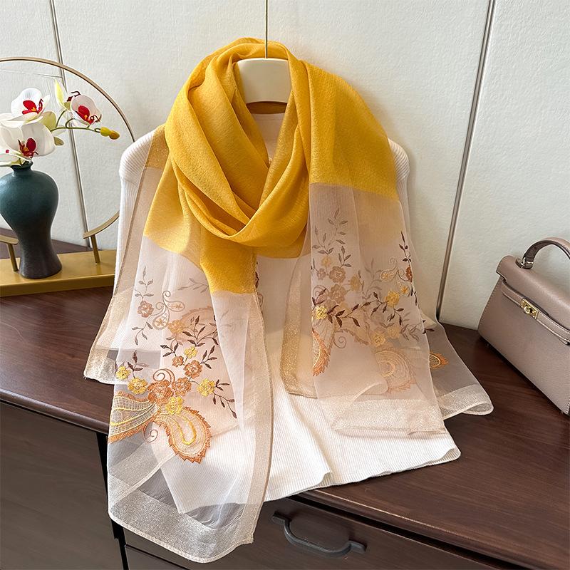 

Шелковая шерсть Вышитый шелковый шарф Женская мода Зарубежный стиль Зимний теплый шарф Холодная шаль Тонкий стиль 180*70 жёлтый