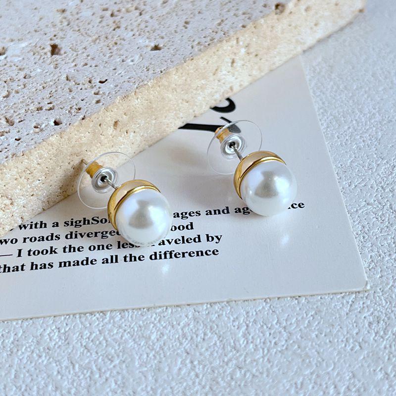 

Pearl-Inlaid Korean Style Metal Stud Earrings