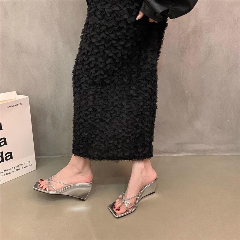 Niche high-heeled leopard print cool slippers fashionable outer wear 2025 new summer French beautiful slope heel with skirt sandals