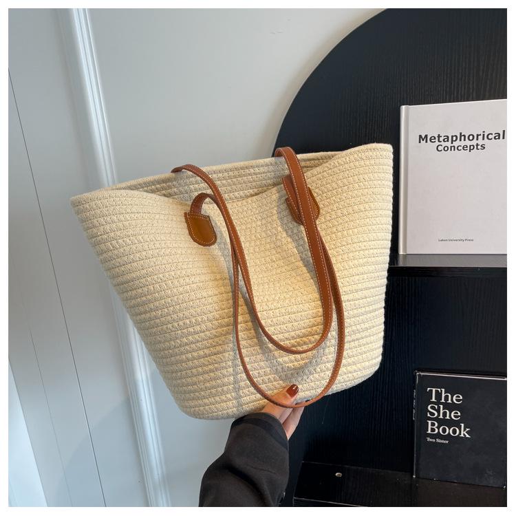 2024 Spring Women's Wool Knit Bucket Bag: Retro Pastoral Style Straw Shoulder Bag