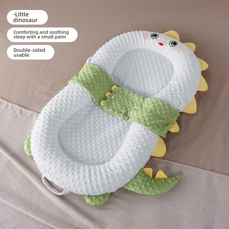 

The newborn comfort cradle with a sloping pad, footrest, and toy shelf by Little Dinosaur creates a cozy and warm cradle bed Little Dinosaur Single Be