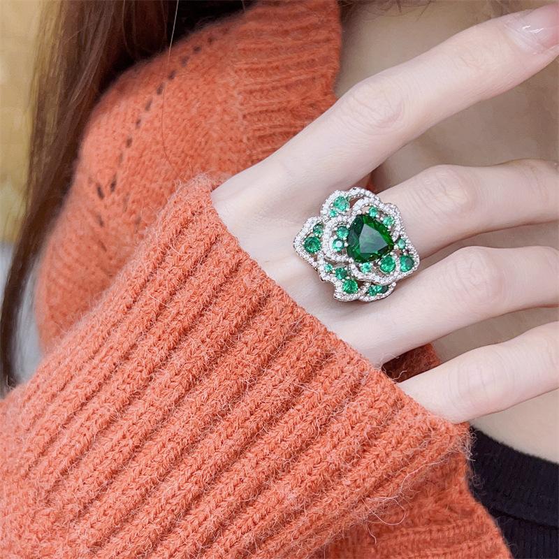Exquisite    Emerald Gemstone Opening Ring Luxury Flower Design Female Temperament Anniversary Jewelry Gift
