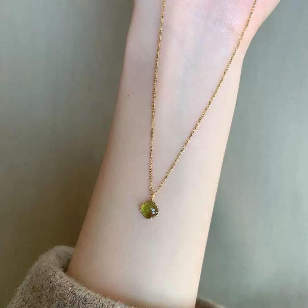 Pink Square Bean Necklace for Women - High-End, Everyday Versatile Choker, Skin-Brightening, Perfect Gift for Girlfriend.