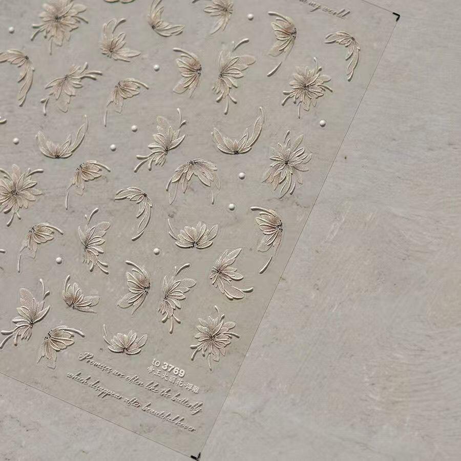 Элегантные наклейки для нейл-арта с георгинами: Французские Белые Цветочные Гроздья, Свежий Полупрозрачный Дизайн