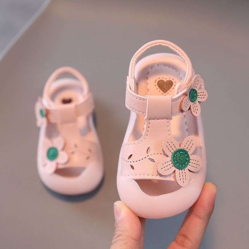 Girls sandals 2025 new non-slip soft sole 1 and a half years old baby princess shoes baby toddler shoes 0-3 years old