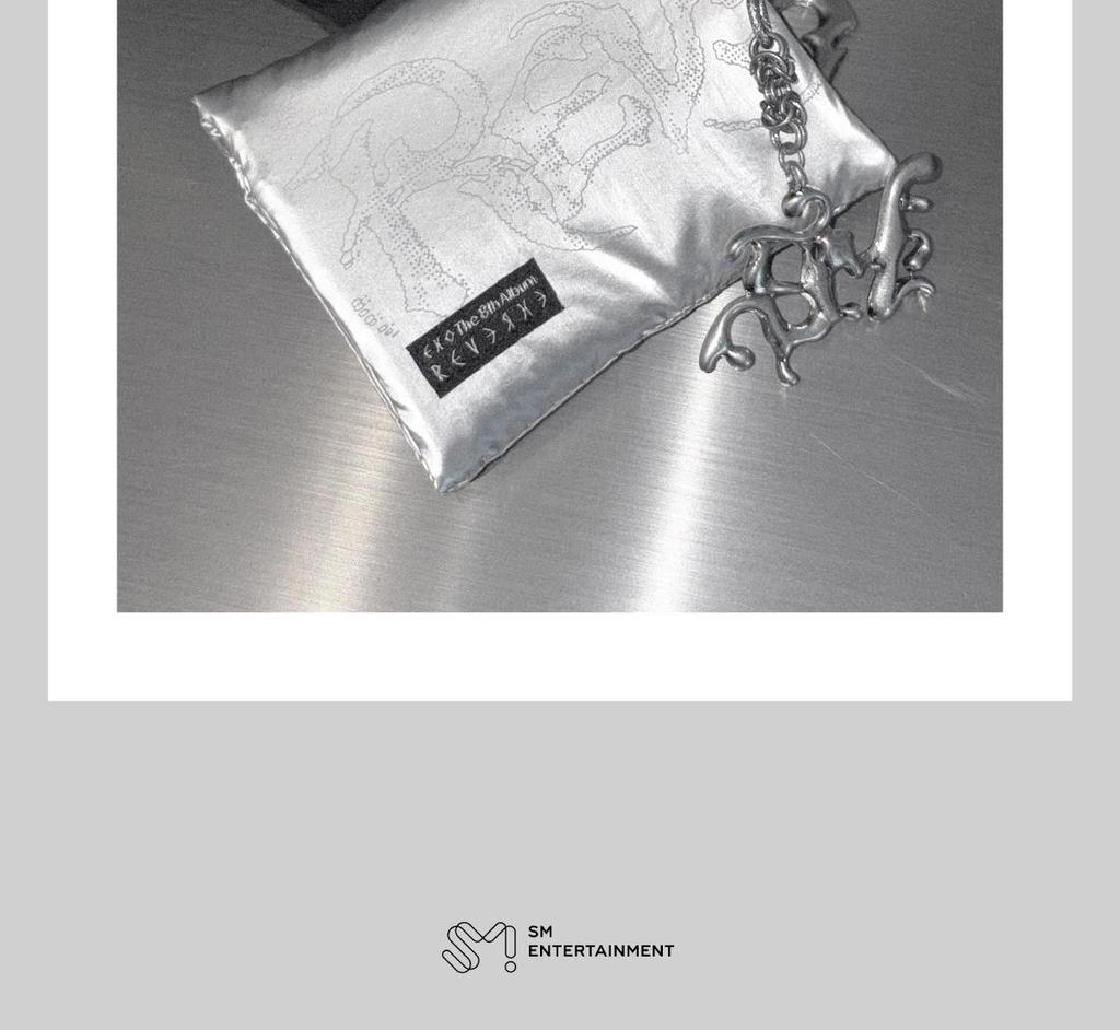 EXO 2026 POP-UP [REVERXE THE WORLD] MD (Metal Charm Keyring)