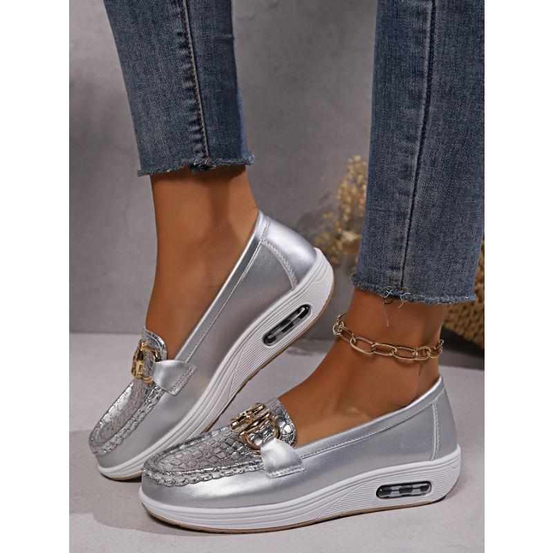 Women's New Leather Metal Casual Single Shoes Lightweight Breathable Large Size Women's Shoes