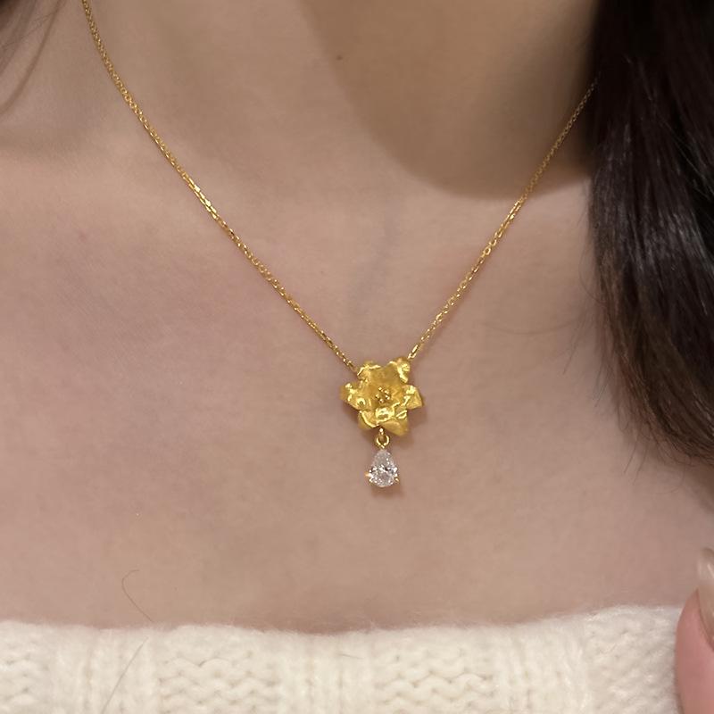 Zhu Zhi Fan Sterling Silver Flower Teardrop Necklace – Elegant Light Luxury Style for Women.