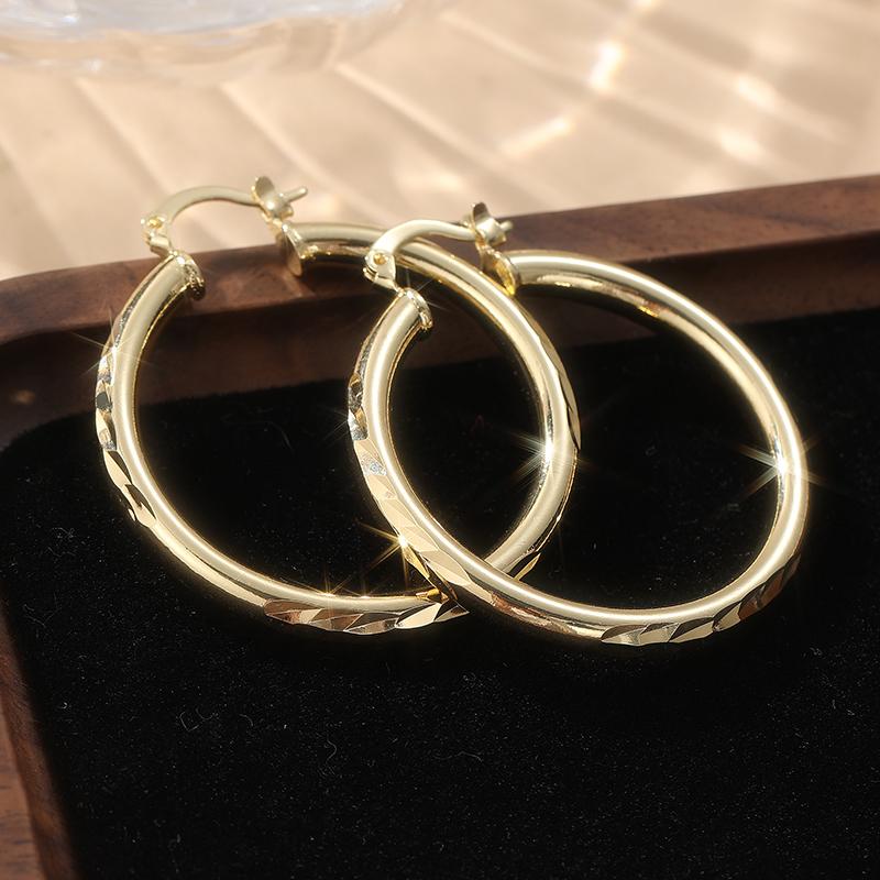 Модные классические серьги-кольца из металла золотого цвета с резным узором для женщин золотой