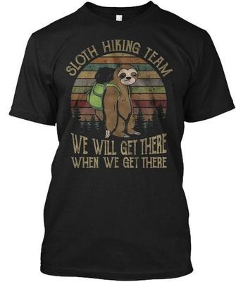 Faultier Wanderteam Camping Wir werden da sein Wann T-Shirt Hergestellt in den USA S bis 5XL