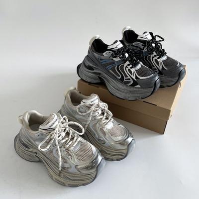 Trendy, modieus en veelzijdig, voeten laten zien, kleine plateau dad shoes, dames 2025 nieuwe herfst lichtgewicht hoogteverhogende sportschoenen