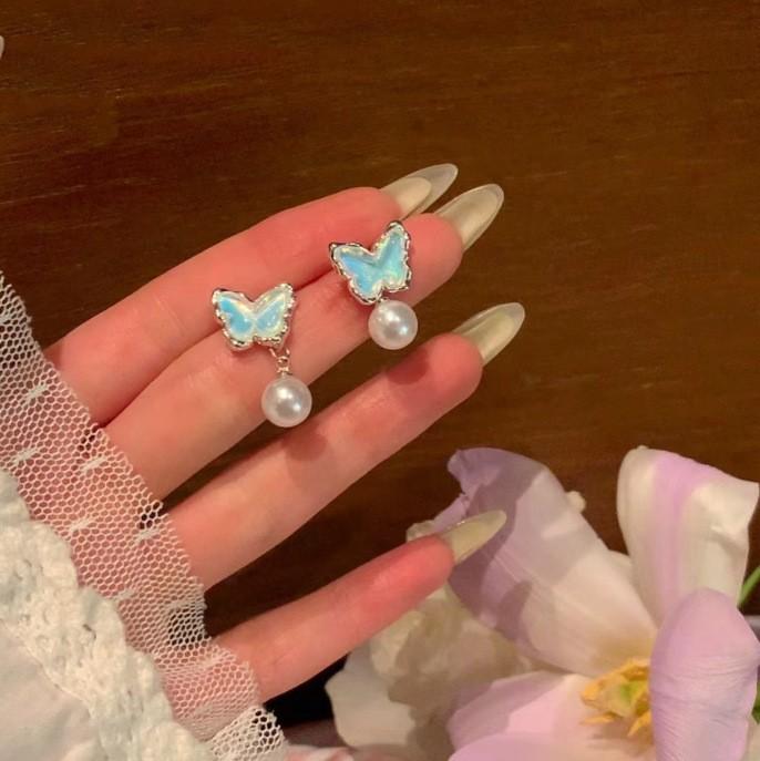 

Gradually change blue butterfly pearl stud earrings women s light luxury versatile temperament earrings senior sense cute sweet earrings