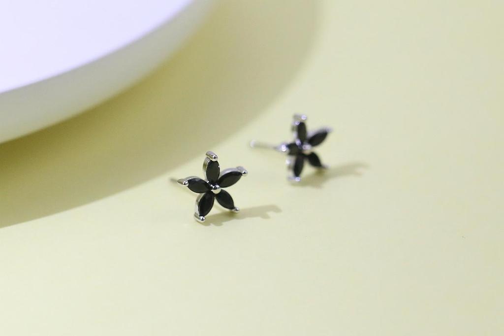 Boucles d'oreilles Studs Mode Coréenne Fleur Noire pour Femmes - Boucles d'oreilles Élégantes, Polyvalentes et Simples