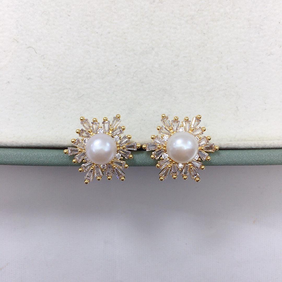 

Exquisite Snowflake Pearl & Zircon Stud Earrings for Women золотий