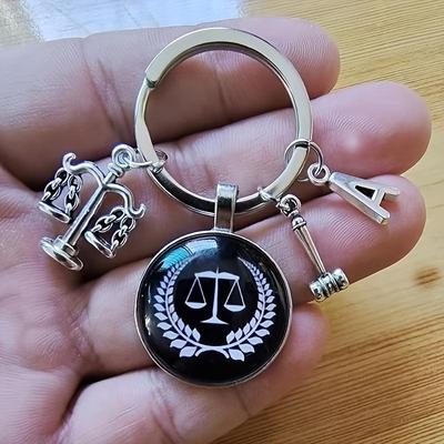 Hukuk Mesleği Anahtarlık: Avukatlar İçin A Harfi, Adalet Terazisi ve Tokmak Takıları