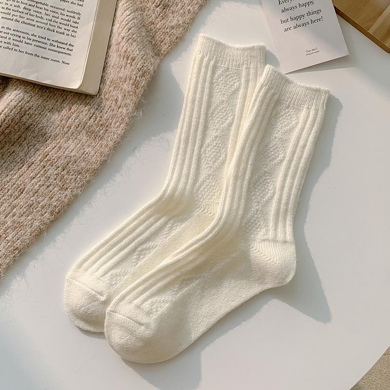 

Wool Women s Retro Diamond Thickened Warm Socks - Versatile Mid-Tube for Autumn/Winter One Size