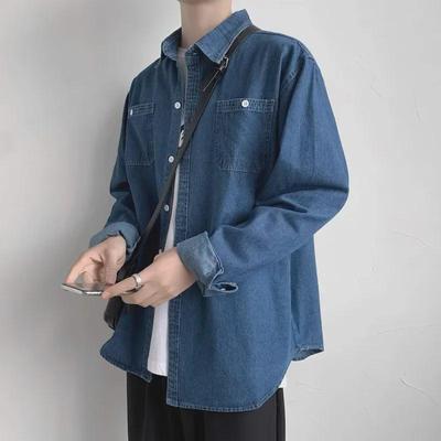 Pánska džínsová bunda s dlhým rukávom a klopami v trendy japonskom Harajuku štýle na jar a jeseň.