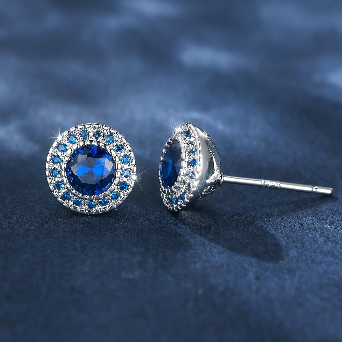 

Новые круглые серьги с бриллиантами полной огранки, с женской микро-инкрустацией белыми бриллиантами и белыми краями, стильные и высококлассные, универсальные