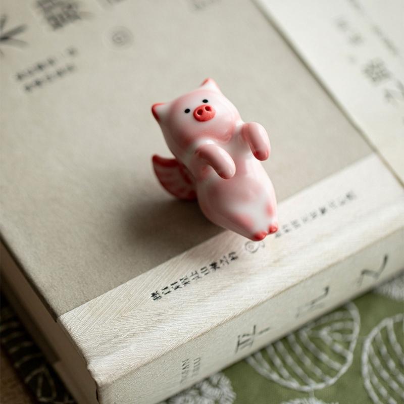 Little Pig Shape Teas Companion Sculpture Ceramic Craftsmanship Decoration For Teas Ceremony Enthusiasts