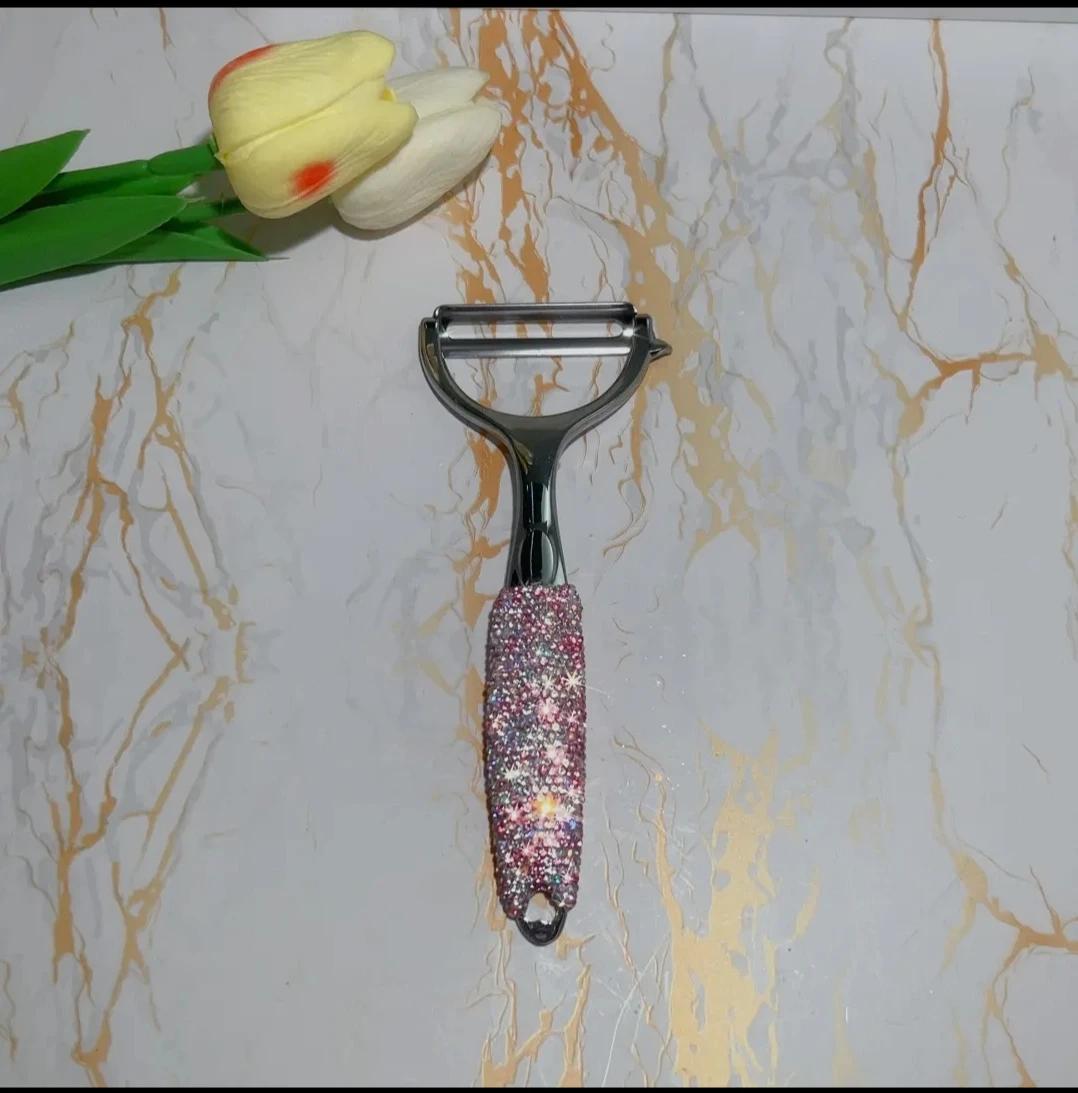 

Блестящий пилер для фруктов со стразами Y-образной формы для картофеля и яблок Инструмент для чистки Креативный кухонный гаджет с бриллиантами для чистки фруктов и овощей розовый