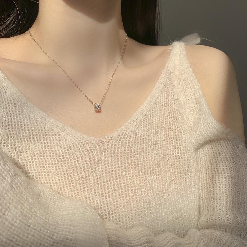Zhongying Jewelry Элегантное ожерелье-круг с бусиной удачи - Изысканная легкая роскошная цепочка на ключицы для женщин платиновый