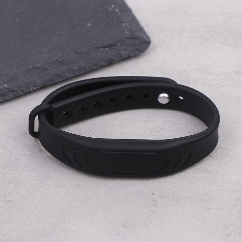 Adjustable Pure Black Silicone Rfid Wristband 125Khz/13.56Mhz 14443A Ic Chip Waterproof Wristband Bracelet