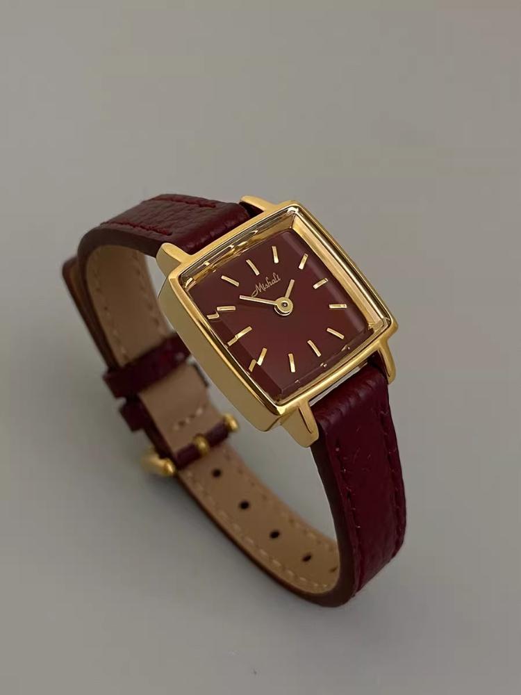 Luxusní červené dámské hodinky s quartzovým strojkem Retro zlaté ručičky Vynikající hodinky Dárkové hodinky pro ženy