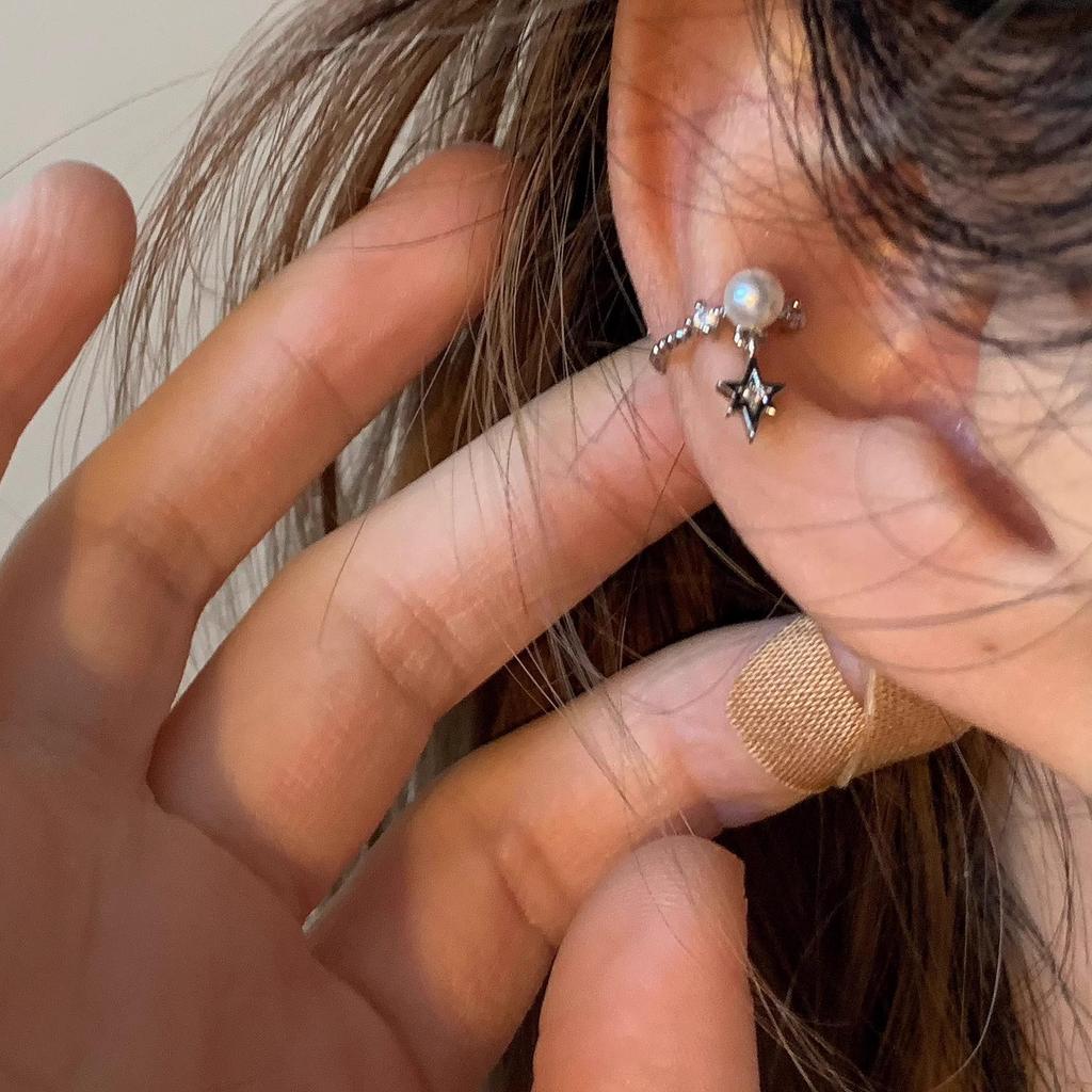 Elegant Six-Pointed Star Ear Clip: Unique, No-Piercing Cartilage Earring for a High-End Look