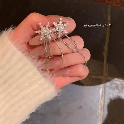 Autumn And Winter Snowflake Tassel Earrings, Unique Light Luxury, High-End Temperament Earrings, Women'S Earrings, Earrings.
