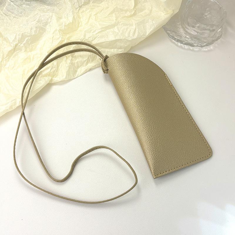 Geantă Portabilă cu Șnur din Piele PU pentru Ochelari, Unisex, cu Clip de Agățat la Gât, Suport pentru Ochelari, Carcasă Simplă și Elegantă pentru Depozitarea Ochelarilor de Soare de Călătorie
