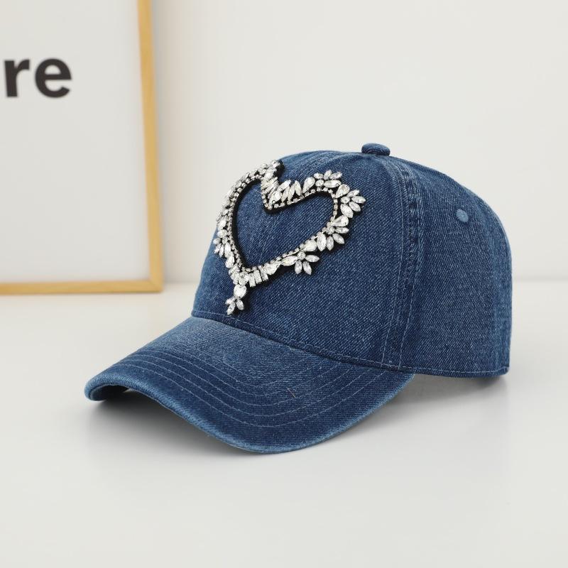 

Модная бейсболка из выбеленного денима с сердцем из страз — легкая, регулируемая посадка для любого сезона adjustable темно-синий