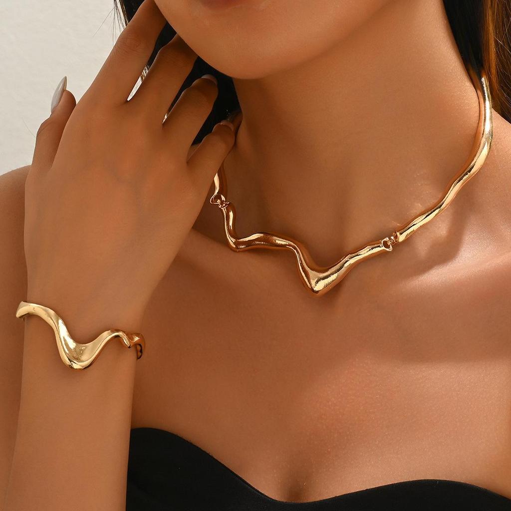 European and American Style Women's Jewelry Set: Liquid Metal Twisted Choker, Bracelet, and High-End Necklace
