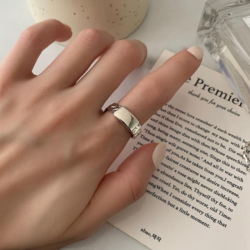 

Sterling 925 Versatile Silver Womens Ring Elegant Smooth Square Geometric Shape For Use Daily J2163