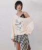 NO EXTRA TOUCH One-Shoulder Graphic Sweatshirt (Cream)_26Spss001Cr