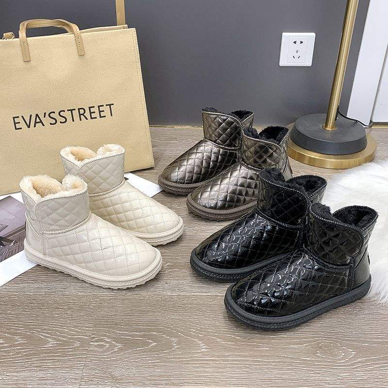 Winter Snow Boots Women's New Versatile Short Boots Flat-bottomed Short Boots Thickened Velvet Thermal Cotton Boots Student Cotton Shoes