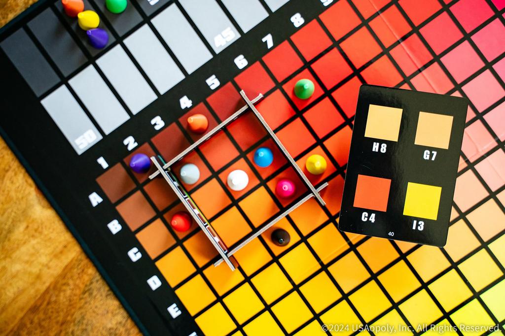 Free Shipping! USAopoly Hues And Cues Color Guessing Game With 480 Colors For Ages 8