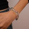 Geometrisches Transparentes Breites Armreif-Armband Unregelmäßige Öffnung Armreif Schmuck Harzarmband Frauen