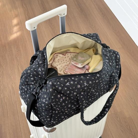 Quilted Travel Bag for Women Cute Floral Weekend Bag with Zipper Large Cotton Gym Bag Portable Workout Grocery Pouch