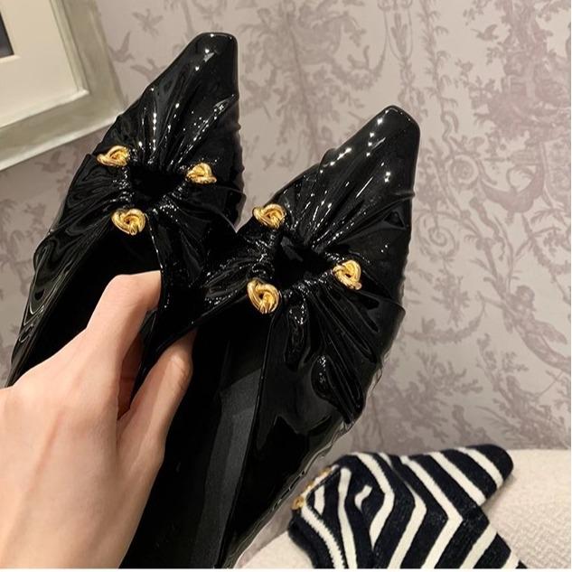 

Grape mother of the same style, spring new triangular buckle hollowed out pointed head pleated bag head Muller half slippers women s leather 40