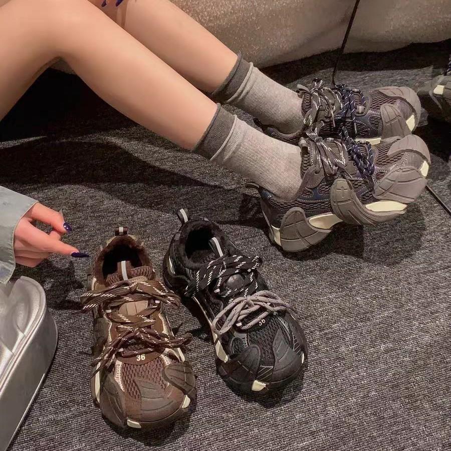 Dad Shoes Women's 2025 Autumn and Winter New Popular Black Velvet Temperament Thick Sole Heightening Casual Sports Shoes Children