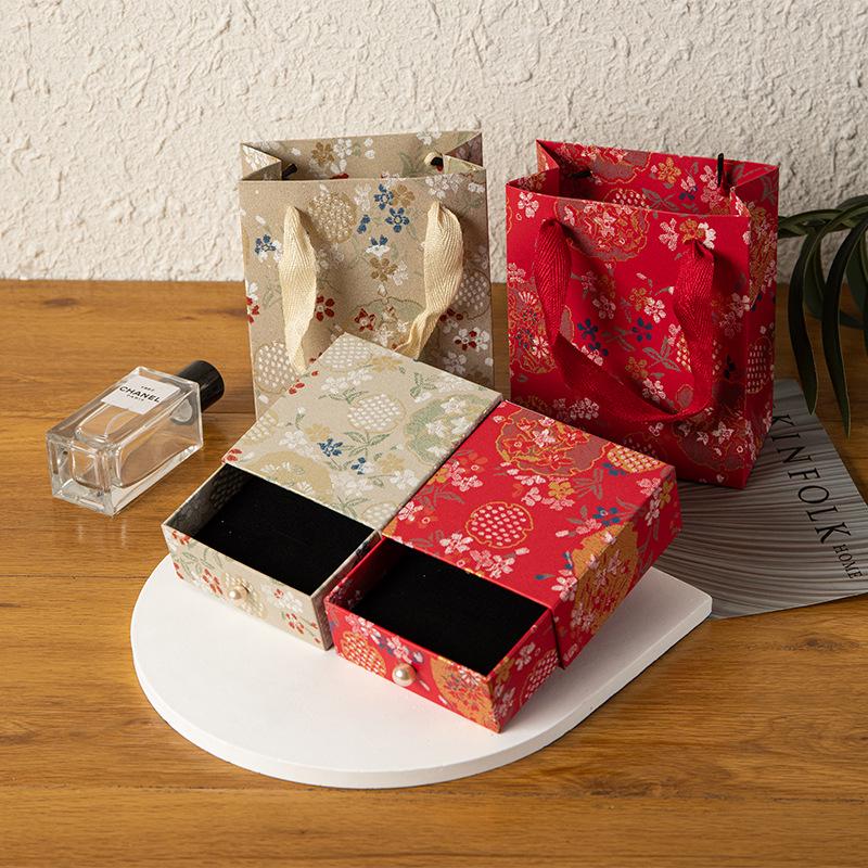 Chinese Embroidery Drawstring Jewelry Box and Bracelet Storage