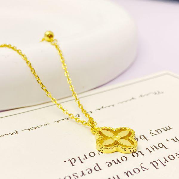 Exquisite S925 Silver Four-Leaf Clover Necklace: Gold Pendant on Simple, Versatile Clavicle Chain for Women