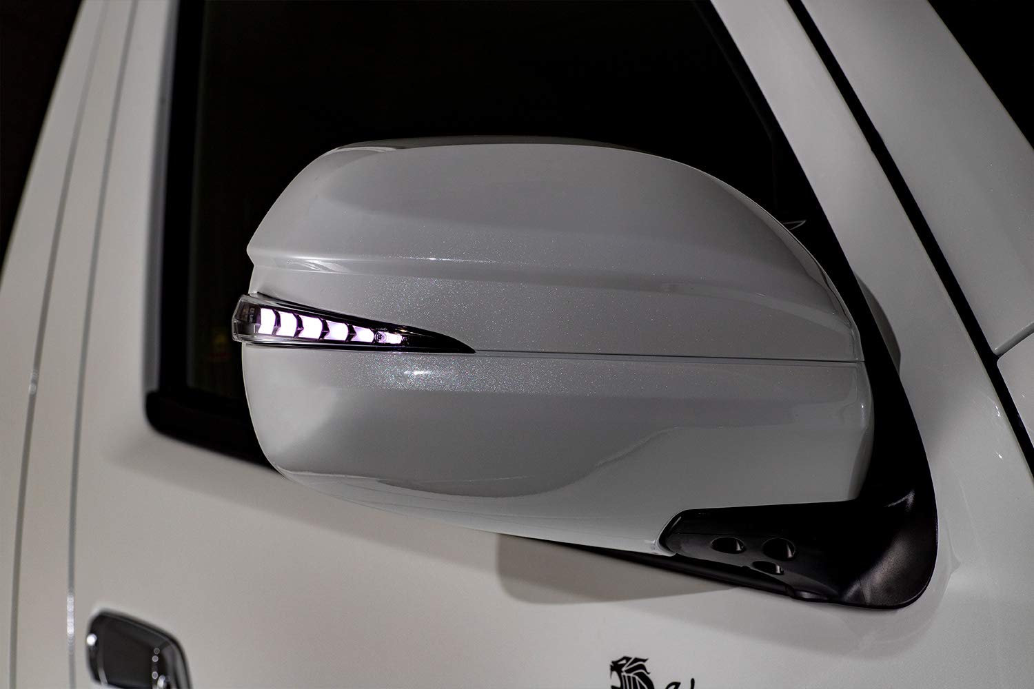 

HIACE 200 Series LED Flowing Turn Signal Door Mirror Bronze Gold Lens 209 Black Mica Paint Optional Lamp White LED