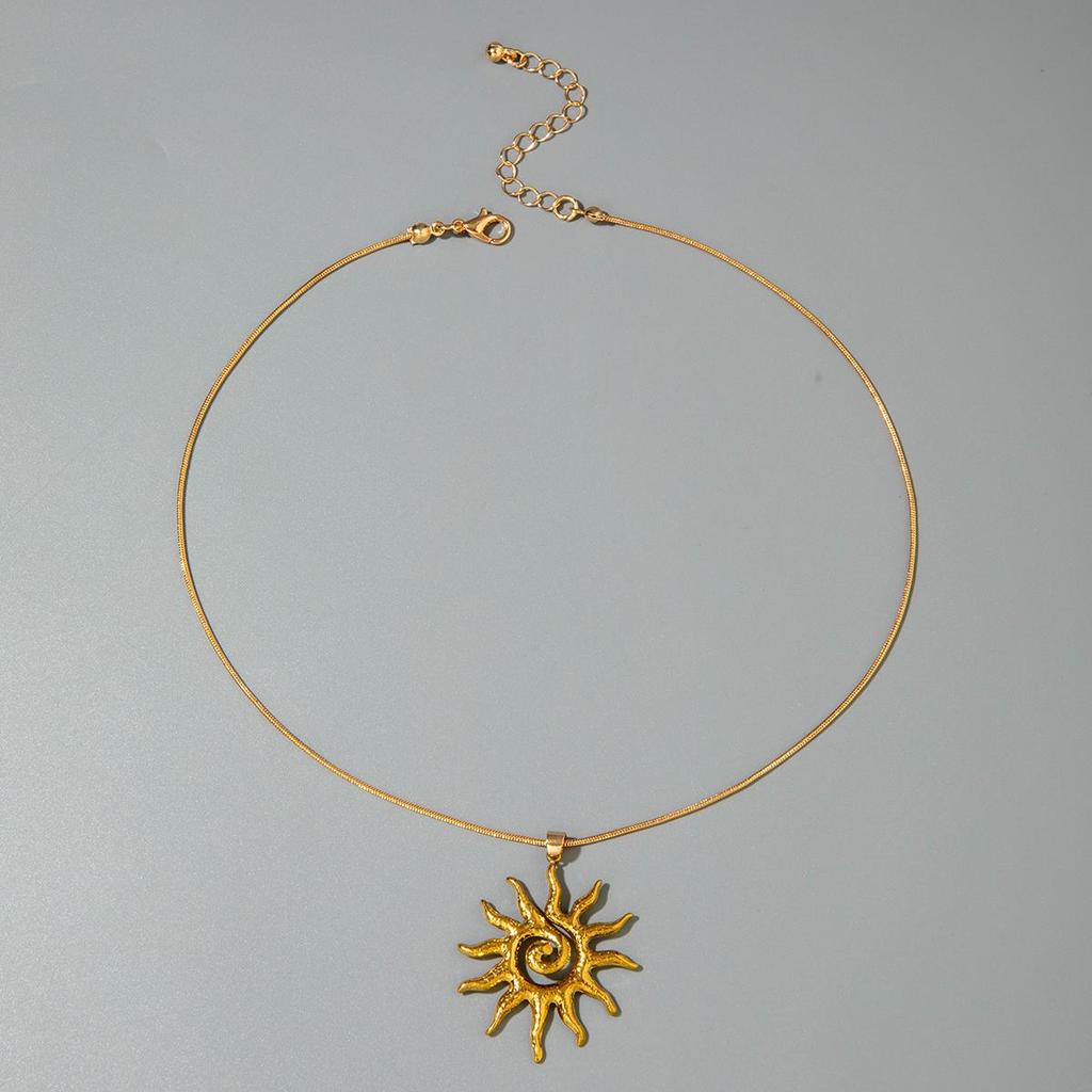 Fashionable and Minimalist Metal Spiral Sun Geometric Pendant Necklace Suitable for Women's Gatherings, Daily Matching Gifts
