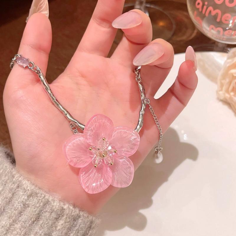 Collier à Pendentif Fleur Couleur Rose Tempérament Doux et Capable, Accessoire Polyvalent Quotidien pour Femmes, Cadeau