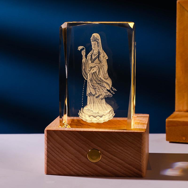 Leuchtende 3D-gravierte Kristallkugel mit Massivholzsockel für die Heimdekoration