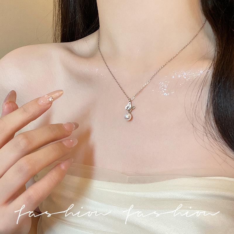 Ins Wind Pearl Necklace Design Collarbone Chain Love Pendant Jewelry