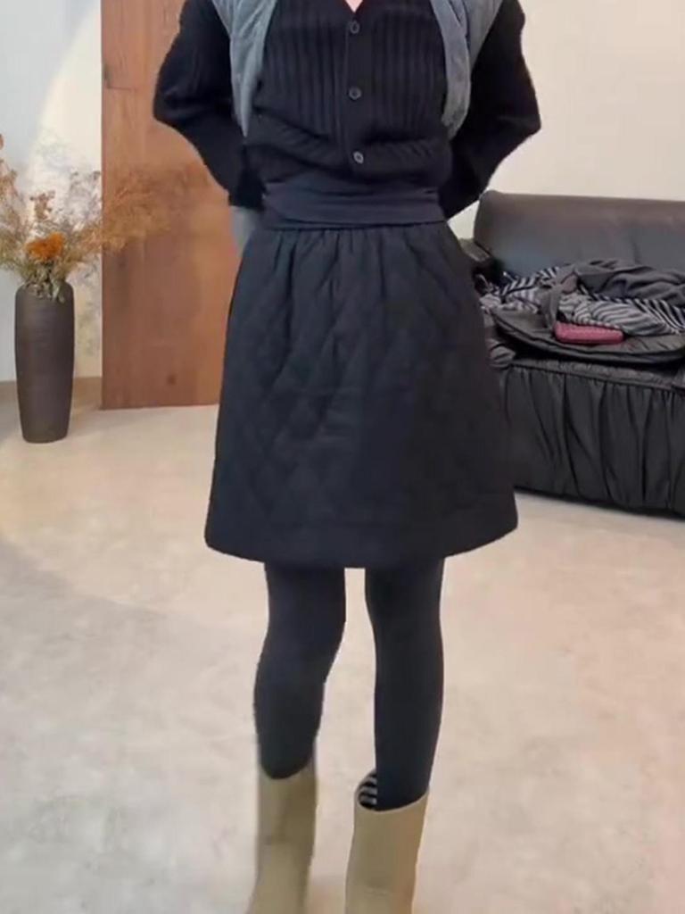 Women's Black Padded High-Waisted Slimming Short Skirt - Fashionable Versatile Autumn/Winter Style